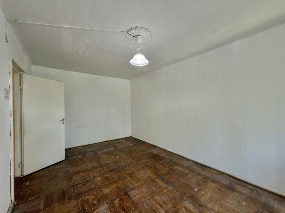 Apartament 2 camere, etaj 2, decomandat - zona Sagului – fotografia 3 din 10