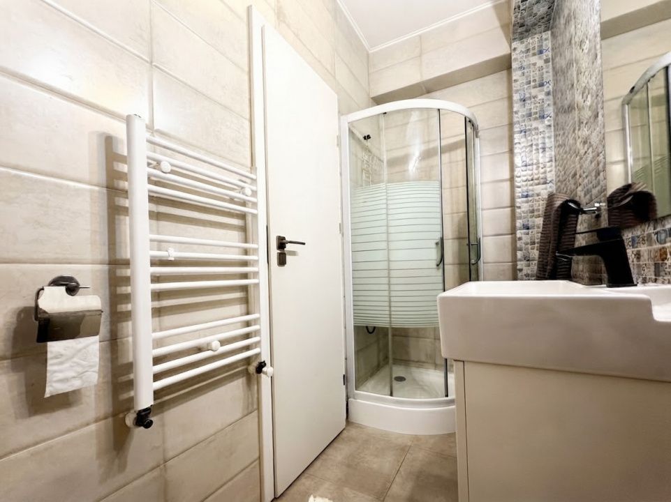 Apartament spațios cu 3 camere de vânzare in Mamaia Nord | 150m de plaja – fotografia 10 din 10