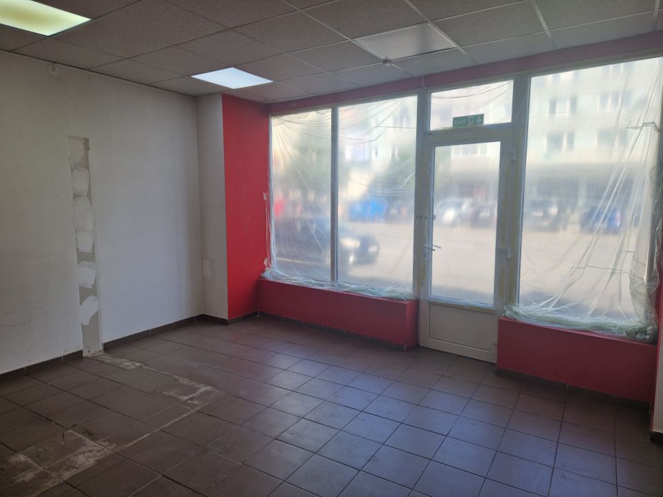 Spatiu comercial cu vitrina, Piata Mihai Viteazu – fotografia 1 din 6