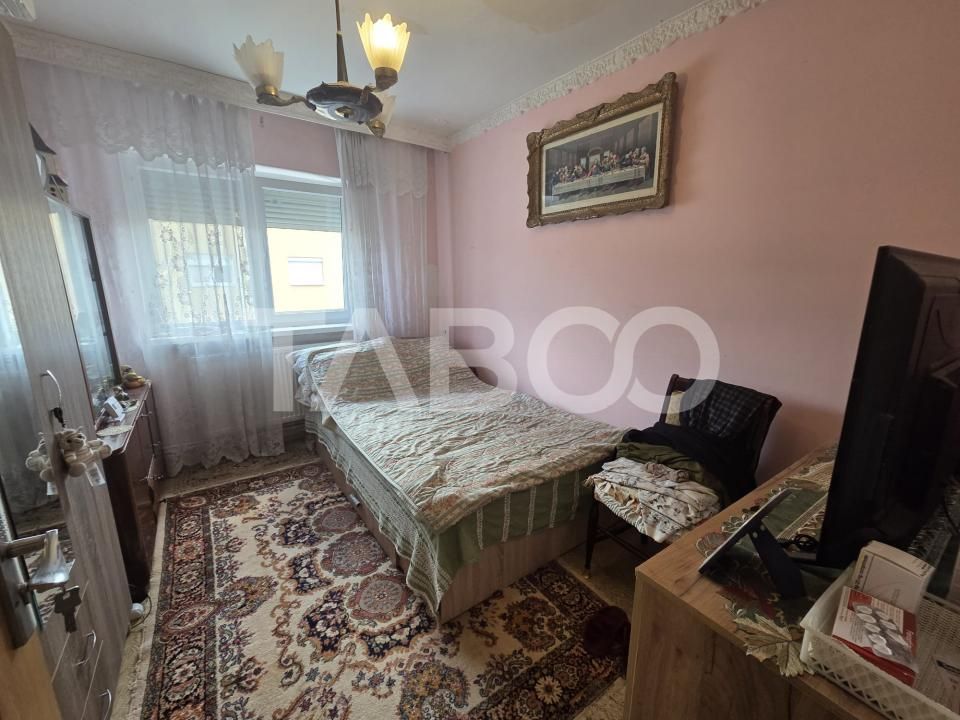 Apartament 3 camere decomandat zona 1 Decembrie 75mp si boxa la subsol – fotografia 5 din 11