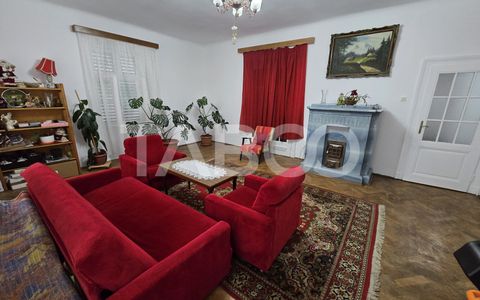 Apartament decomandat 4 camere 130mpu pivnita acces auto Orasul de Jos