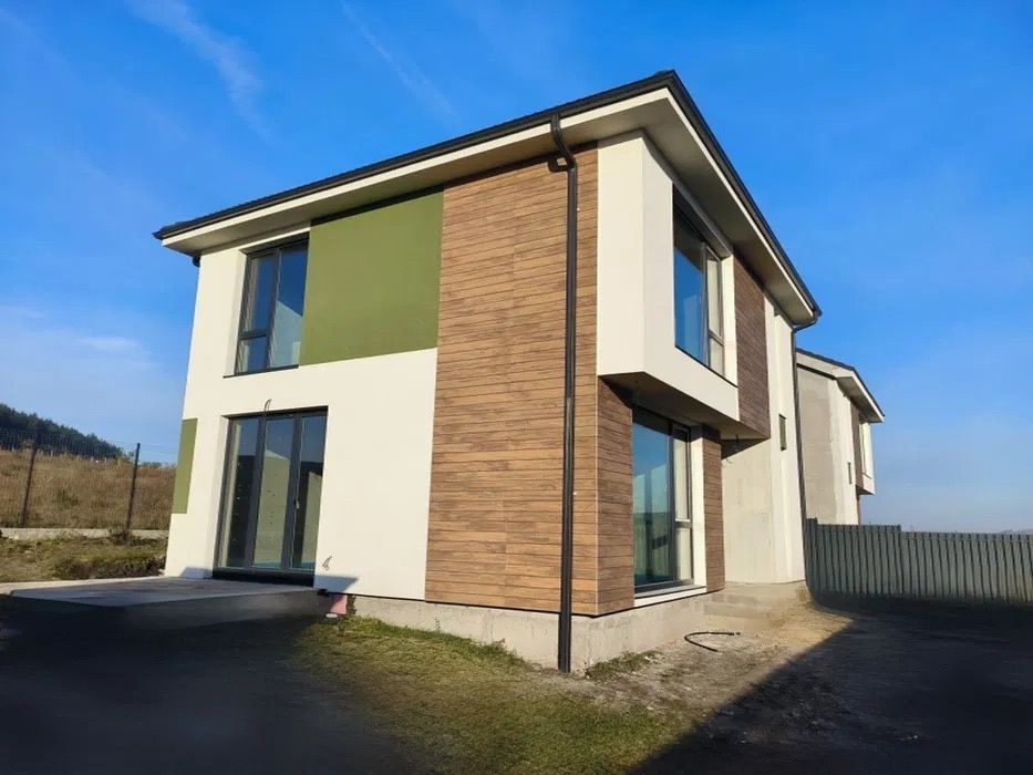 Casă alipită prin garaj, 112 mp utili, teren 400 mp | Chinteni – fotografia 1 din 6