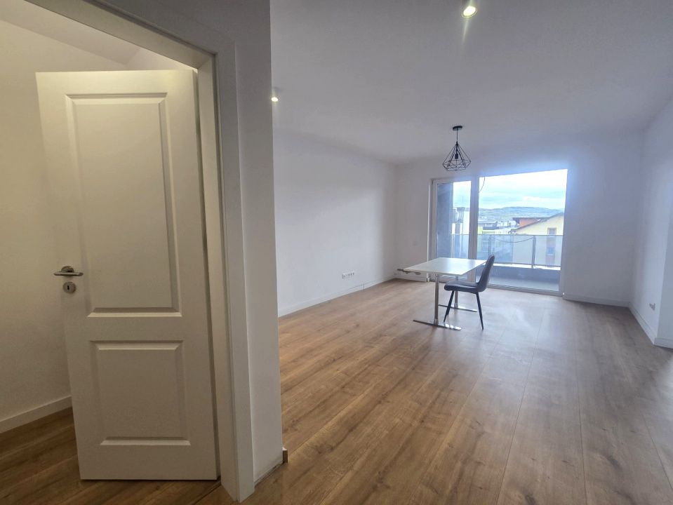 Apartament de închiriat, ideal pentru birou / spațiu comercial | Eroilor – fotografia 2 din 7