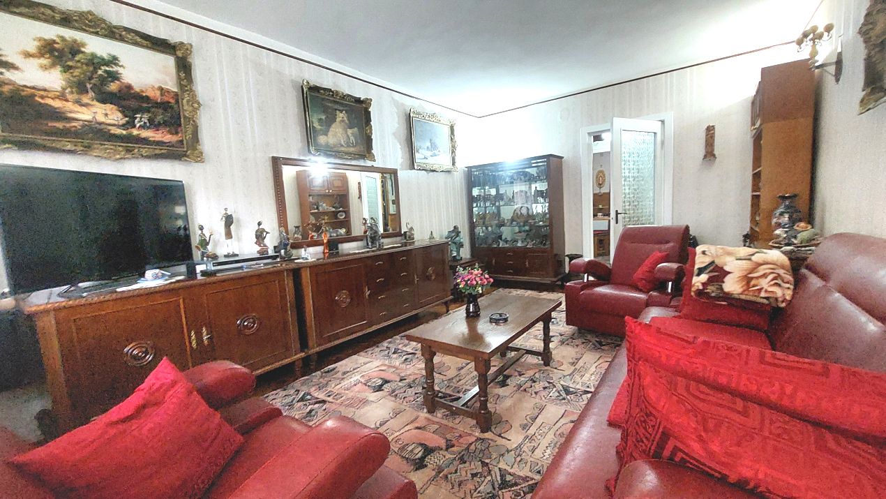 Apartament 3 camere Decomandate 76 mp parter inalt cu 2 Bai Balcon CETATE Piata – fotografia 2 din 9