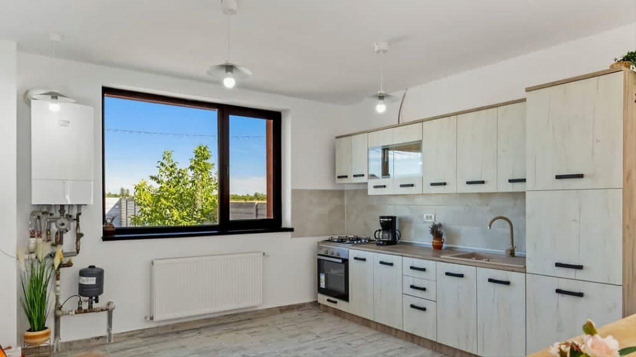 Vila 5 camere - Teren 1300mp - Zona linistita - Darvari-Domnesti – fotografia 5 din 14