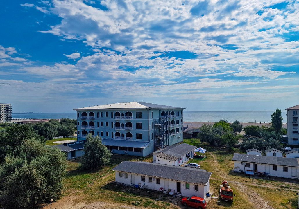 Ap de 4 cam de vanzare, Statiunea Mamaia, vedere la mare si lac, 150m de plaja. – fotografia 2 din 18