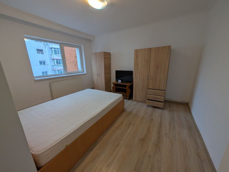 Apartament elegant de închiriat, zona centrala, etaj 2 – fotografia 2 din 5