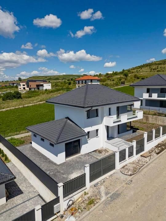 Casa unifamiliala 140mpu cu garaj la intrare in Chinteni – fotografia 3 din 22