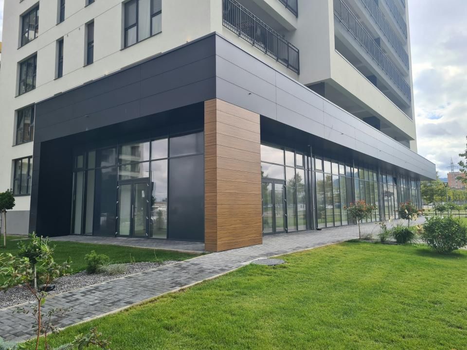 Spatiu comercial + Terasa | Proiect CORESI | Cafenea-Magazin-Showroom-Cabinet – fotografia 1 din 11