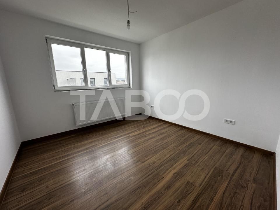 Apartament de vanzare 3 camere 2 bai logie balcon zona Brana Selimbar – fotografia 2 din 7