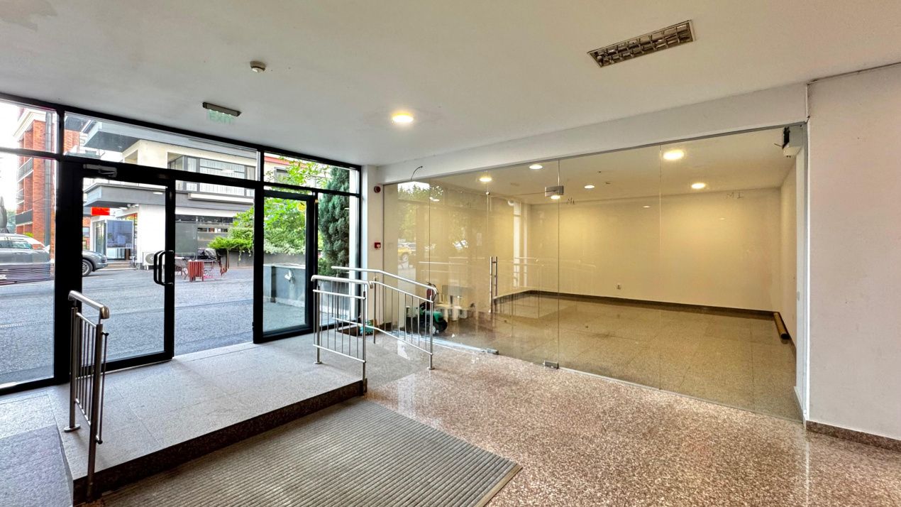 Spatii comerciale | 40 mp -51 mp | Laguna Residence – fotografia 3 din 9