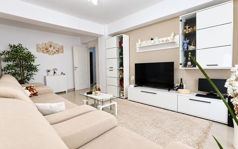 2 camere decomandat, mobilat si utilat, 2 locuri parcare, lift, boxa.