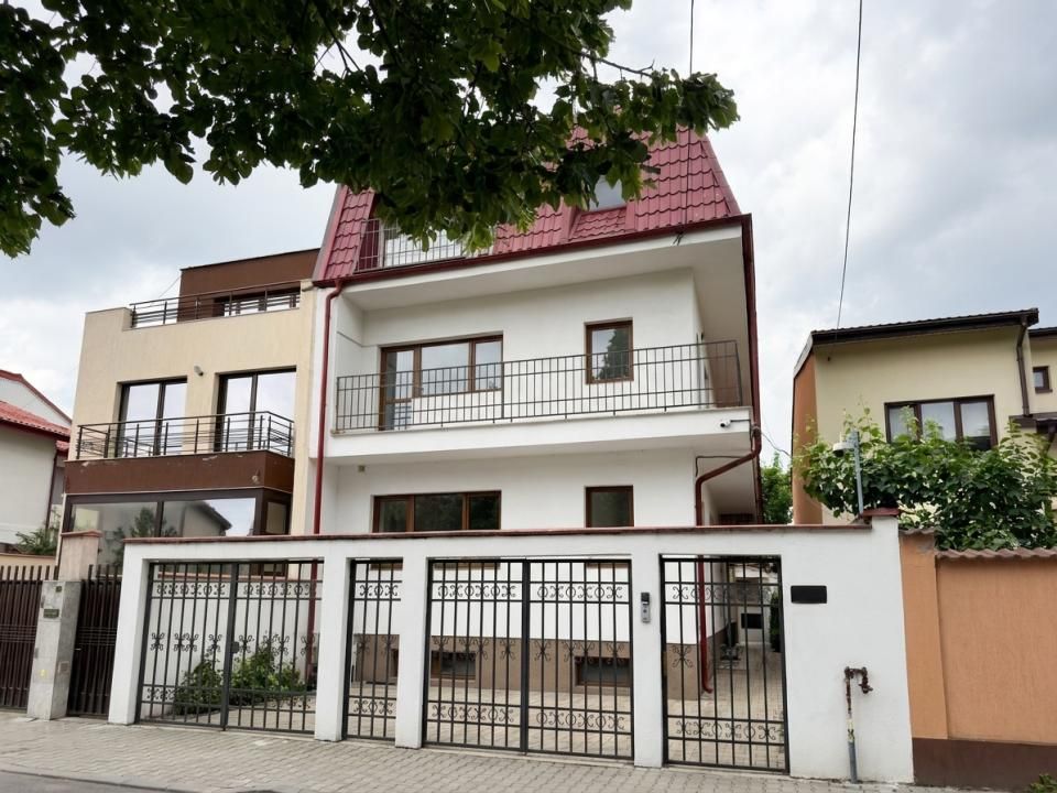 Vila de închiriat Lacul Tei – fotografia 1 din 12