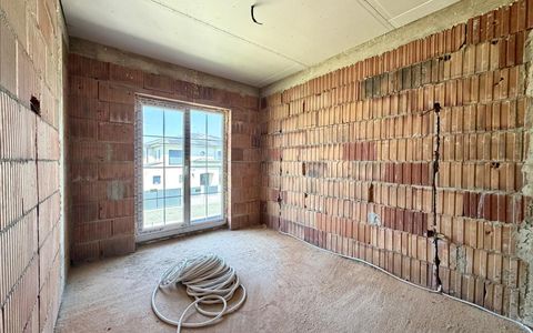 Duplex modern cu 3 camere, 70 mp utili, 350 teren - Sanandrei