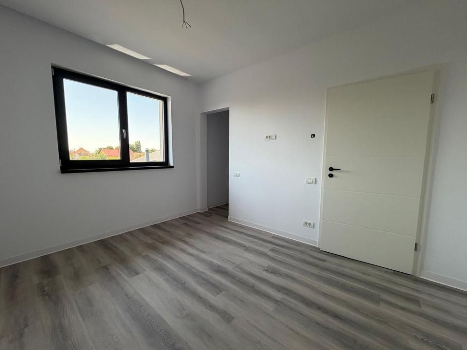Duplex despartit | 5 camere | Garaj | Finisaje premium | 3 bai | Asfalt – fotografia 12 din 21