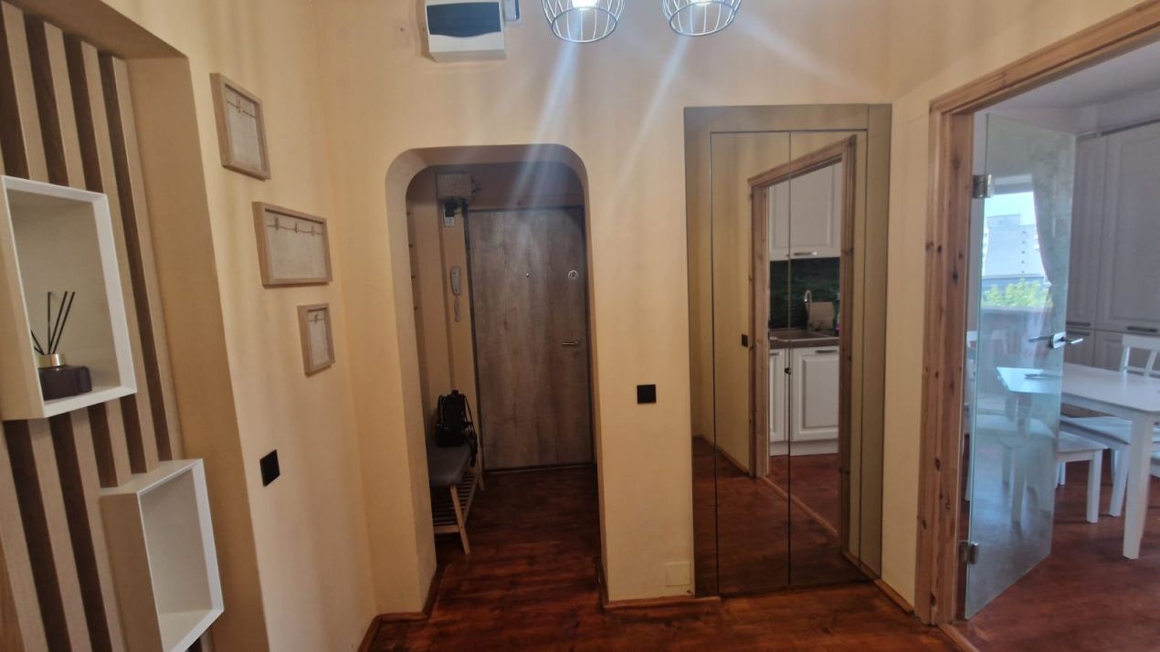 Apartament 3 camere, decomandat, 100mp, Calea Severinului zona Hotel Grim – fotografia 12 din 14