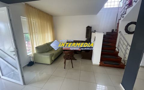Casa de inchiriat I 4 camere, 2 bai I  in Cetate I  pretabila firma si muncitori
