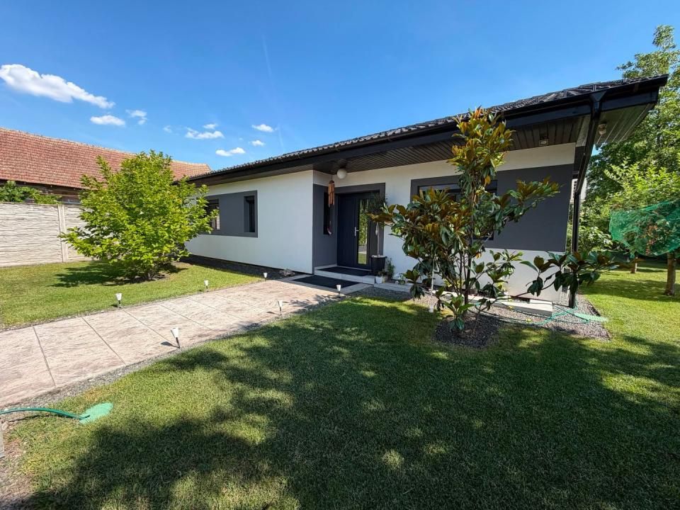 Casa individuala in Sacalaz | Piscina | Garaj | Teren 1000 mp | – fotografia 1 din 34