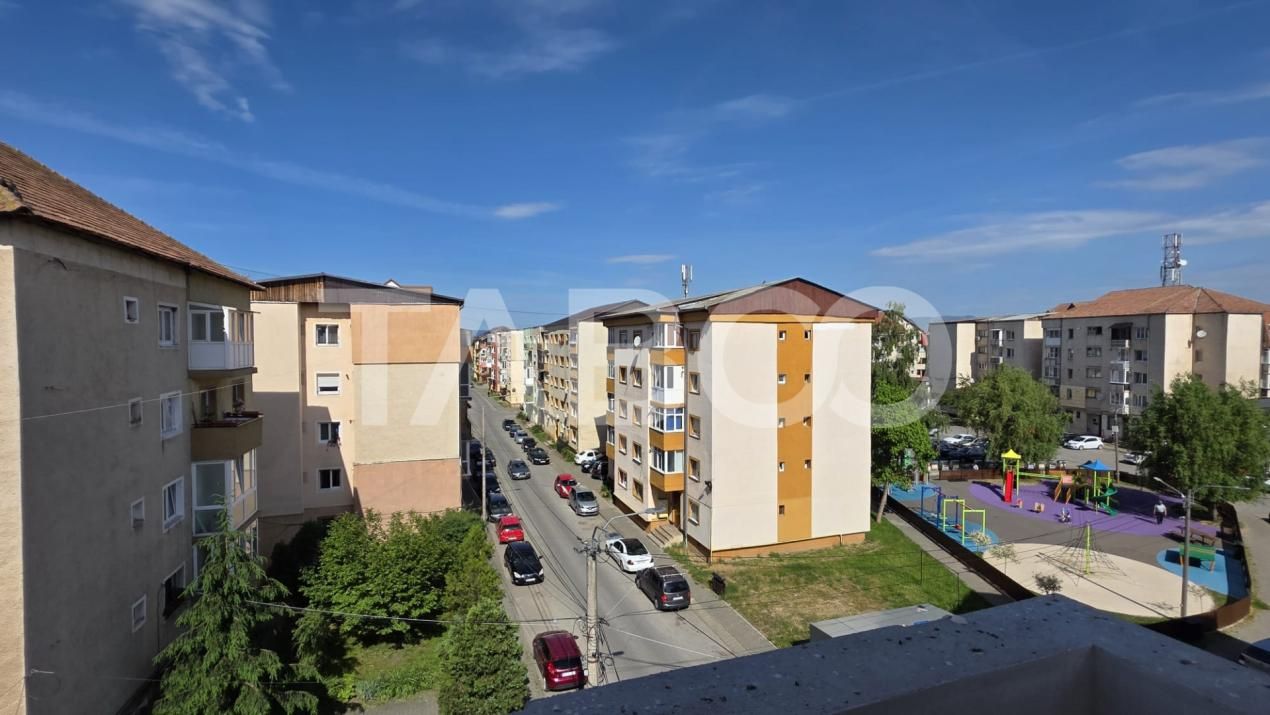 Apartament cu 3 camere central ultrafinisat de vanzare in Sebes – fotografia 2 din 10