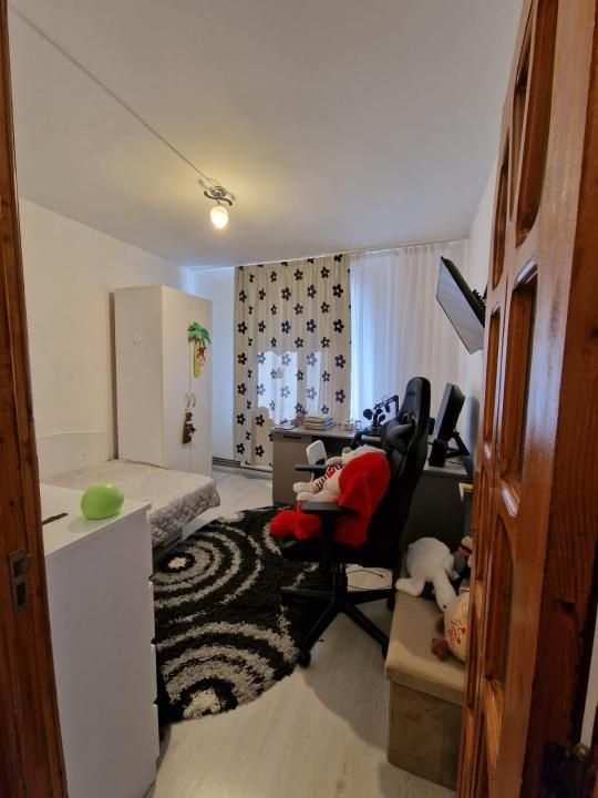 Apartament 3 camere de vânzare – Micro 6, Str. Moldovei – fotografia 4 din 9