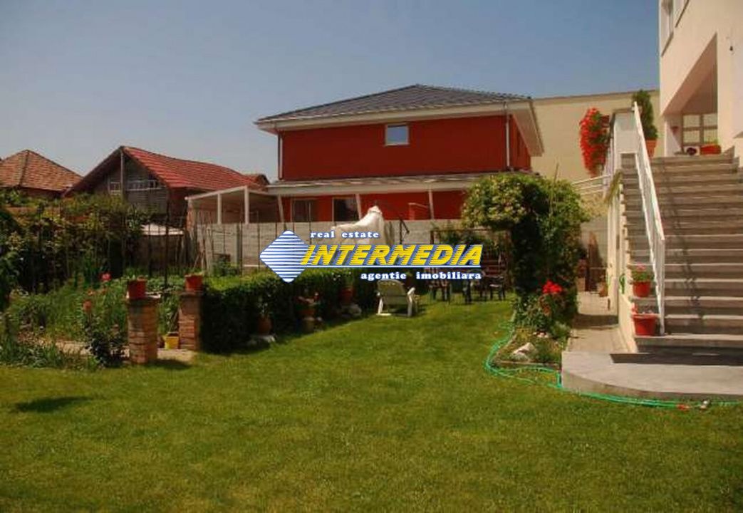 Casa superba de vanzare cu 8 camere in Alba Iulia zona Centrala – fotografia 3 din 13