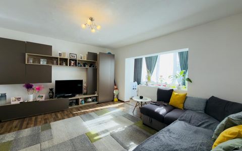 Apartament 3 camere, decomandat, etaj 1, zona Aradului
