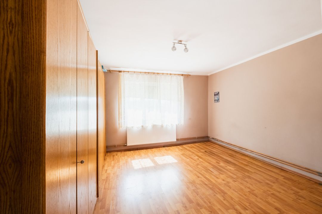 Casă spațioasă cu teren generos în Jebel – Ideală pentru familie! – fotografia 6 din 22