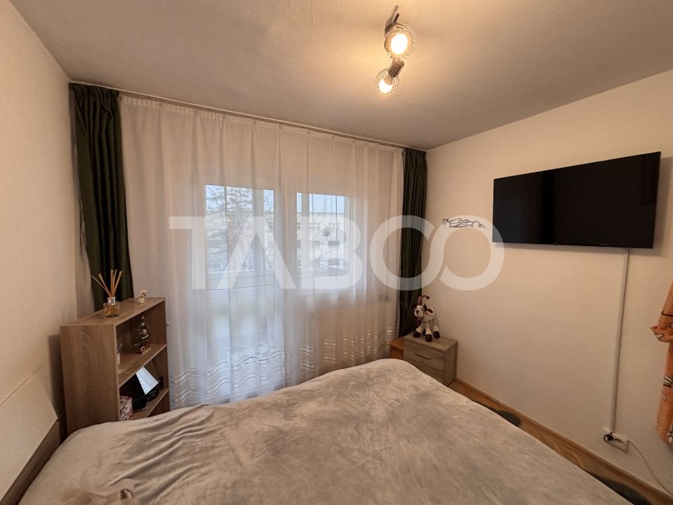 Apartament decomandat 3 camere de vanzare etaj 2   Valea Aurie – fotografia 1 din 14