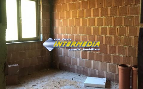 De vanzare Casa P+E+M cu 800 mp. teren,  semifinisata, in Paclisa, cu utilitati