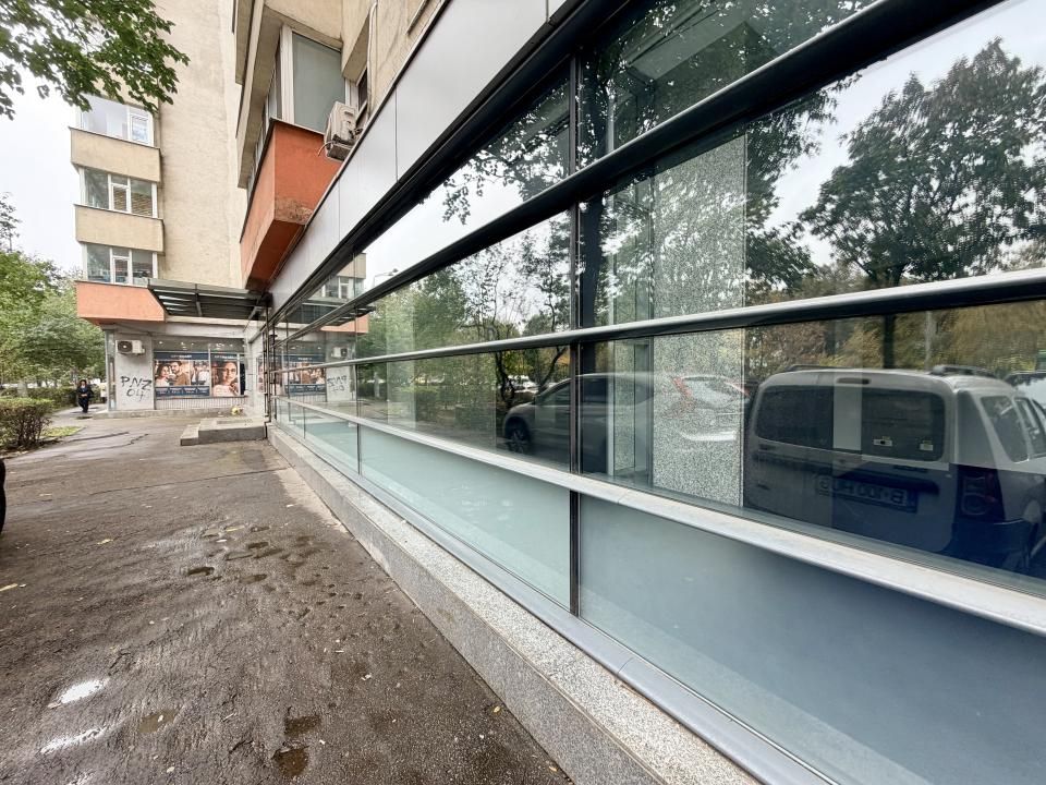 Spatiu comercial In Stefan cel Mare, Stradal, Vitrina 26 ml - Centrala Proprie – fotografia 1 din 21