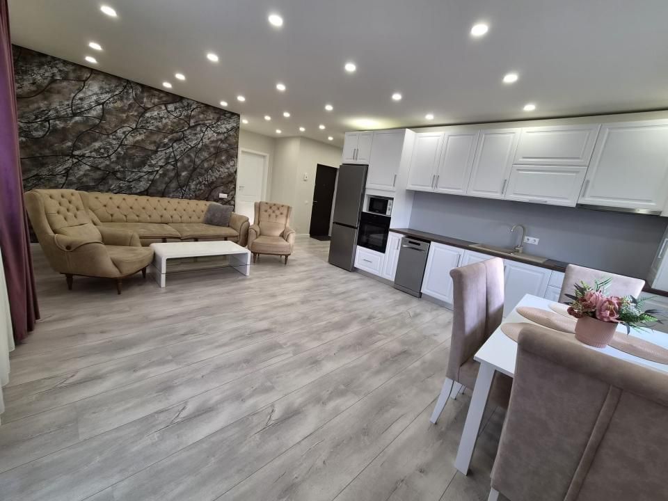 Ap de inchiriat 4 camere, 86 mp, terasa 82 mp, garaj, lift, MODERN, zona VIVO! – fotografia 2 din 11