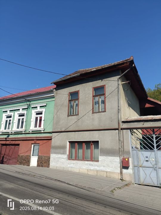 Casă individuală de vânzare Reghin zona centrală, singur în curte. – fotografia 1 din 3