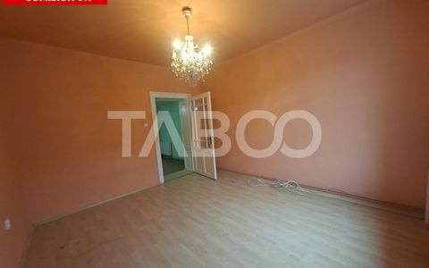 Apartament la casa de vanzare 2 camere garaj curte comuna cu 2 vecini