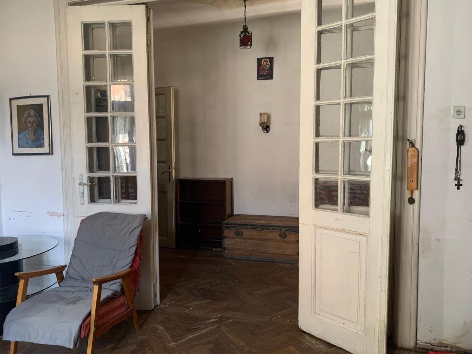 De vanzare 2 camere in vila interbelica, curte comuna zona Armeneasca – fotografia 15 din 16