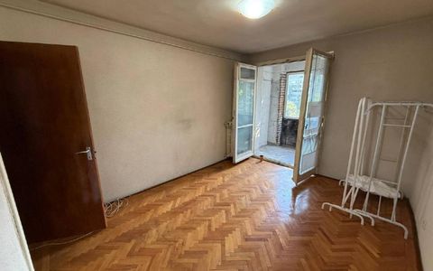 Apartament 4 camere -5 minute de mers  pana la metrou Costin Giorgian