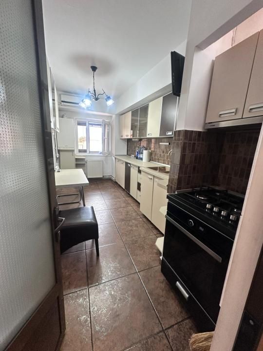 Apartament de inchiriat 3 camere zona Ultracentrala – fotografia 3 din 8