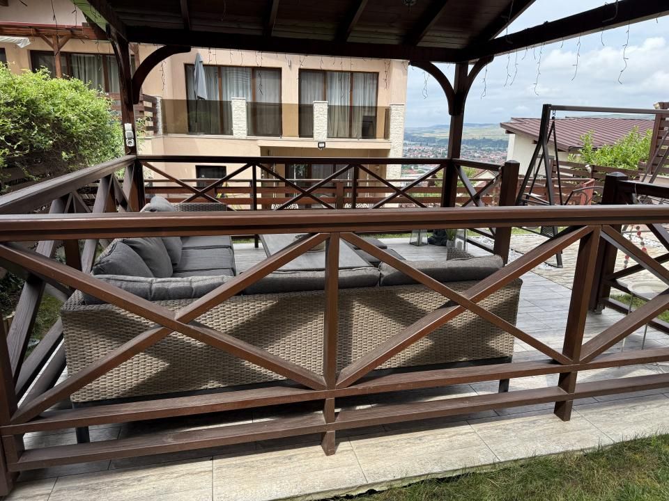 Casă premium cu panoramă, curte amenajată | 0% comision | zona Răzoare – fotografia 1 din 28
