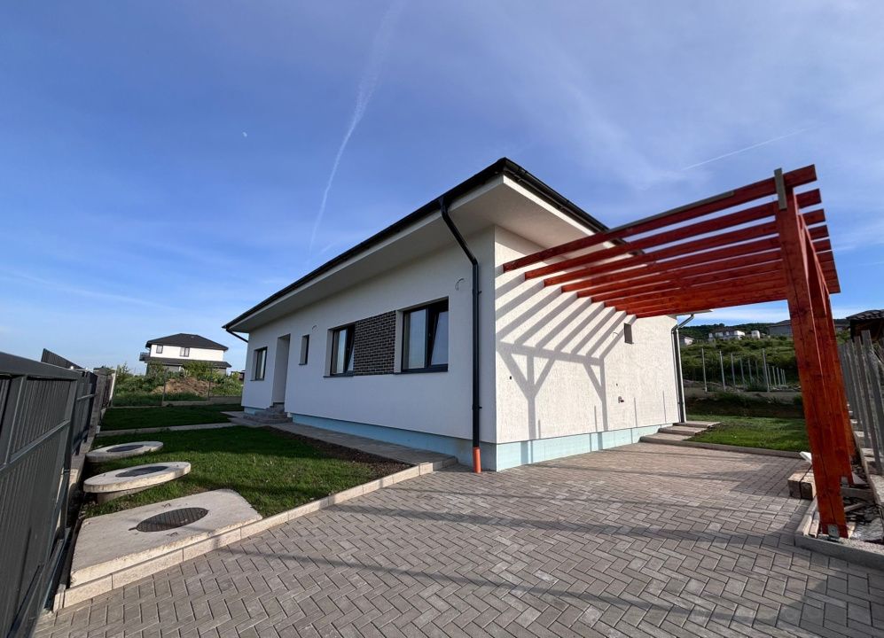 Casa eficienta energetic, noua, cu CF si pod mansardabil – fotografia 1 din 19