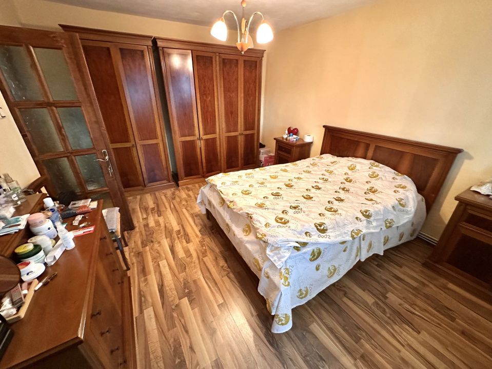 Vanzare Apartament 4 camere modificat in 3 CETATE M-uri vedere Parc 2 bai 2 balc – fotografia 8 din 17