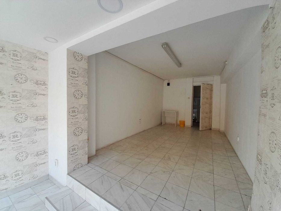 Spatiu comercial 30 mp. de inchiriat in Alba Iulia zona CETATE -Piata Bulevard – fotografia 1 din 5
