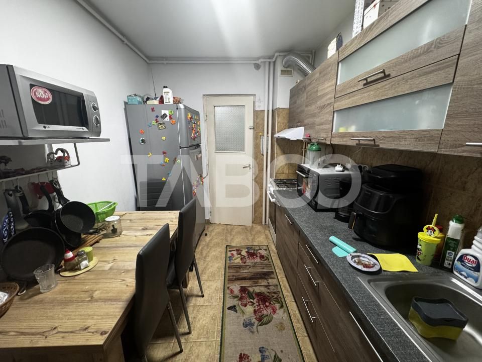 Apartament de inchiriat cu 3 camere balcon etaj 2 Mihai Viteazul Sibiu – fotografia 4 din 14