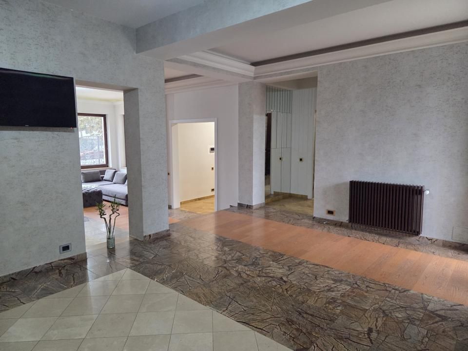 Vilă spațioasă și luminoasă, cu 4 dormitoare si 4 locuri de parcare – fotografia 11 din 35