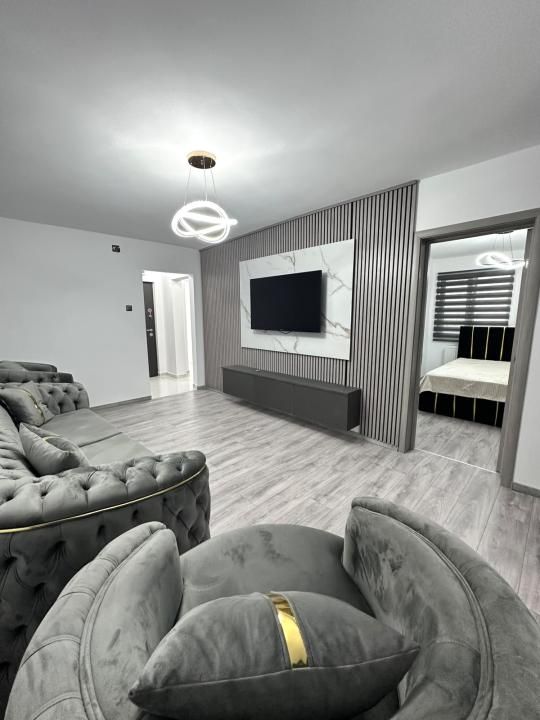 Apartament de vânzare – 3 camere , Micro 8 ,et 1 – fotografia 1 din 13