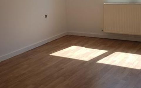 Aparatment cu 3 camere ,etaj intermediar, zona Eroilor