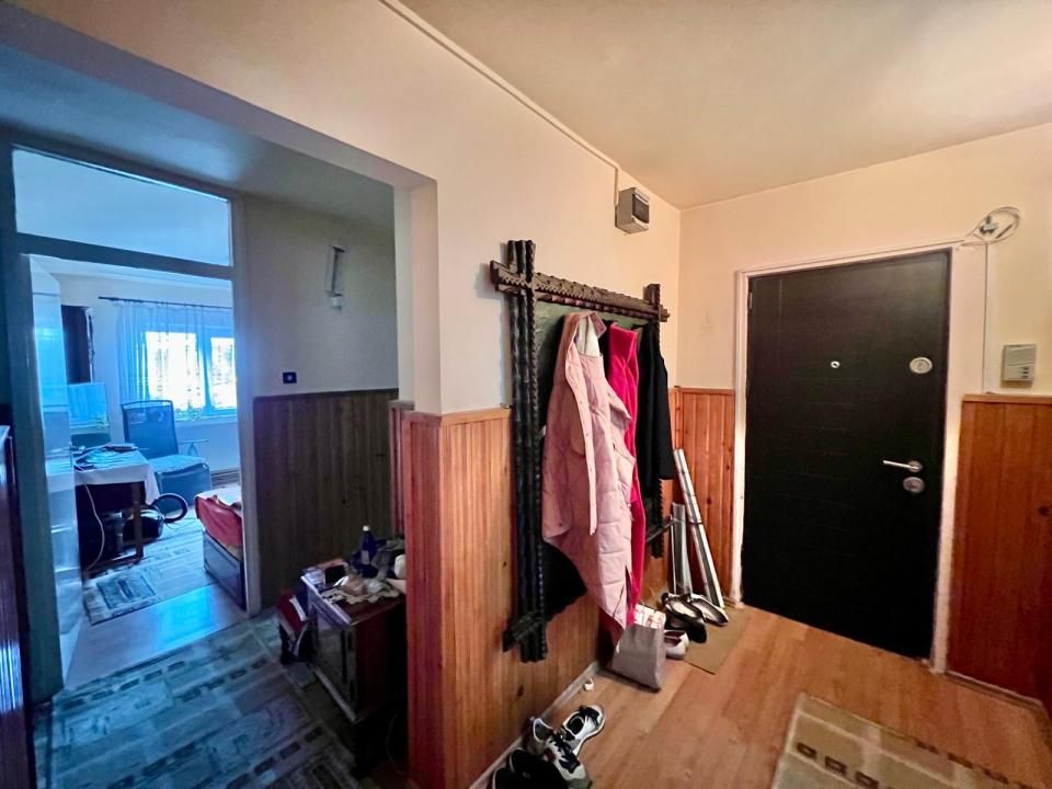 Apartament 4 camere, decomandat, 76mp utili, etaj 1 - Zona Soarelui – fotografia 8 din 12