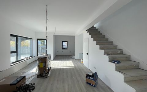 Duplex 3 camere separat prin baie Mosnita Noua