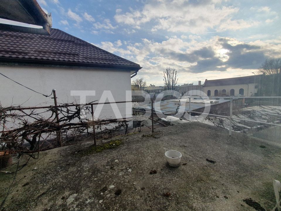 Casa 5 camere 374 mp utili + Anexa 75 mp in punctul 0 al Fagarasului – fotografia 11 din 12