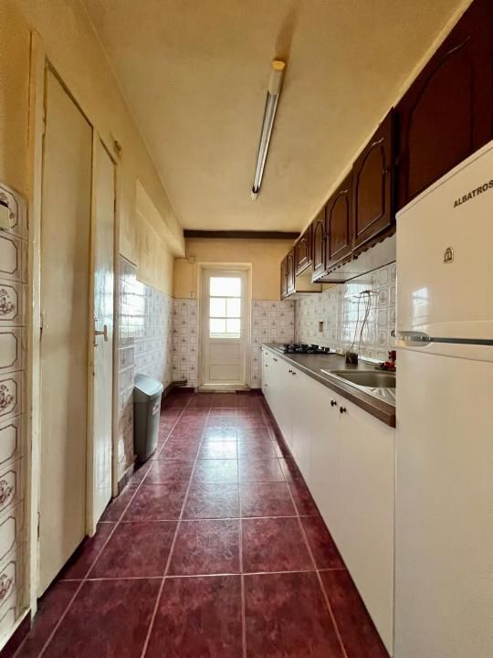 Apartament cu 3 camere, 69 mp utili, decomandat - Zona Dacia – fotografia 8 din 12