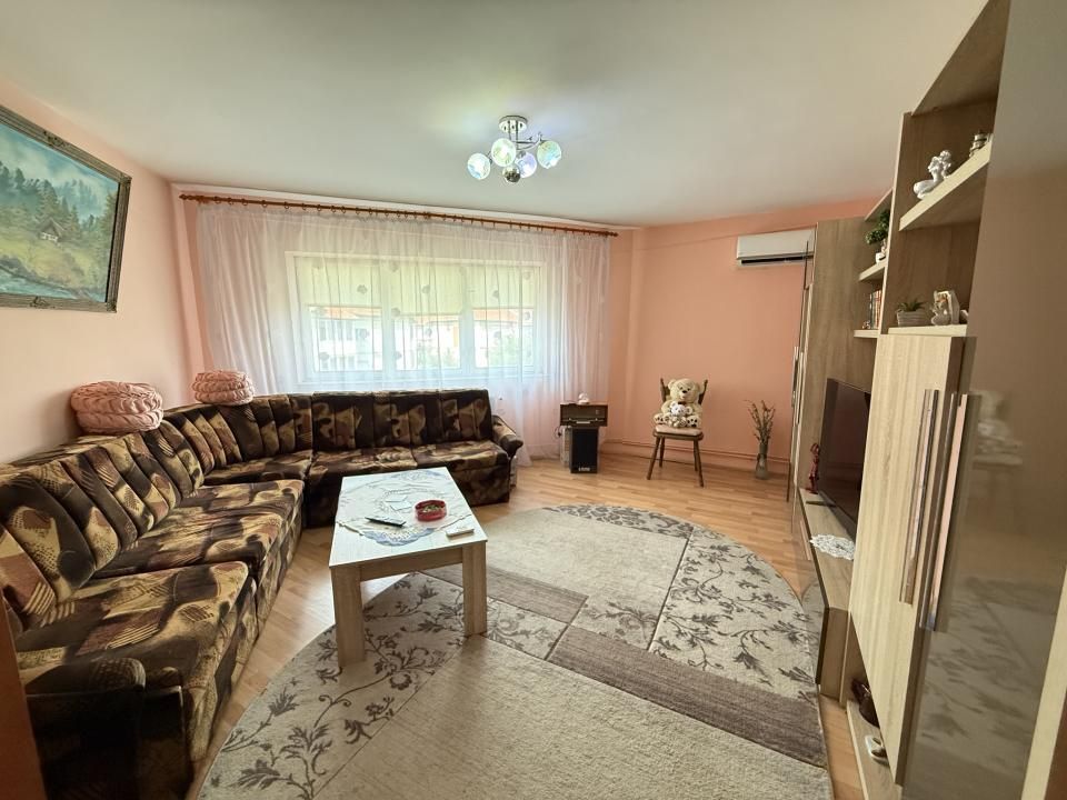 Apartament 3 camere, 68 mp utili + balcon, mobilat si utilat - Soarelui – fotografia 1 din 7