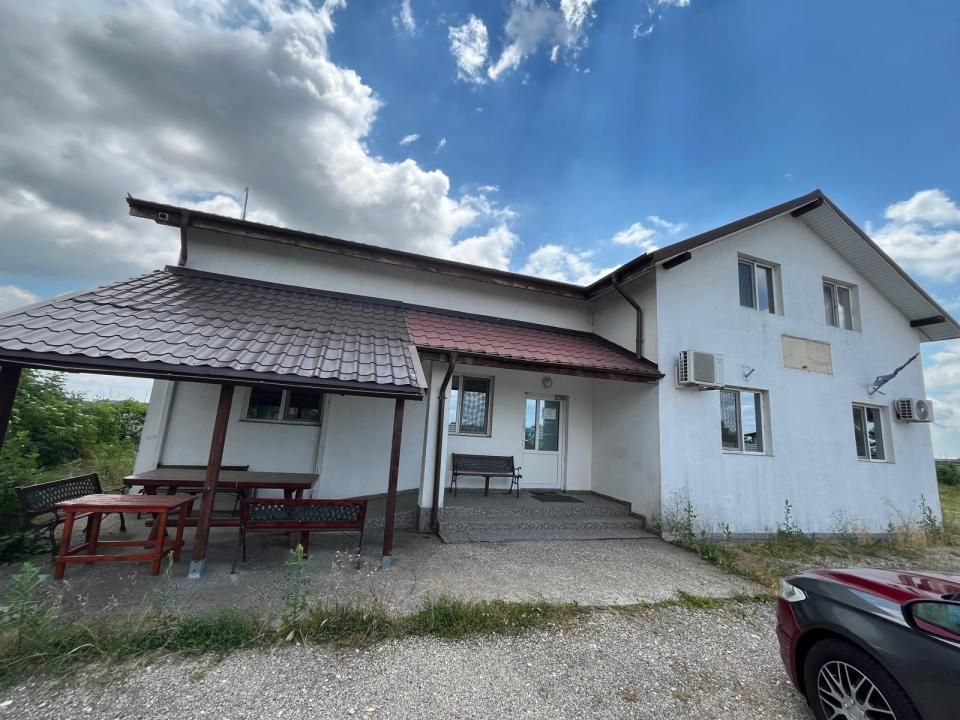 Casă P+M cu birouri amenajate și teren 5.423 mp pentru firmă și locuit acces A1 – fotografia 1 din 14